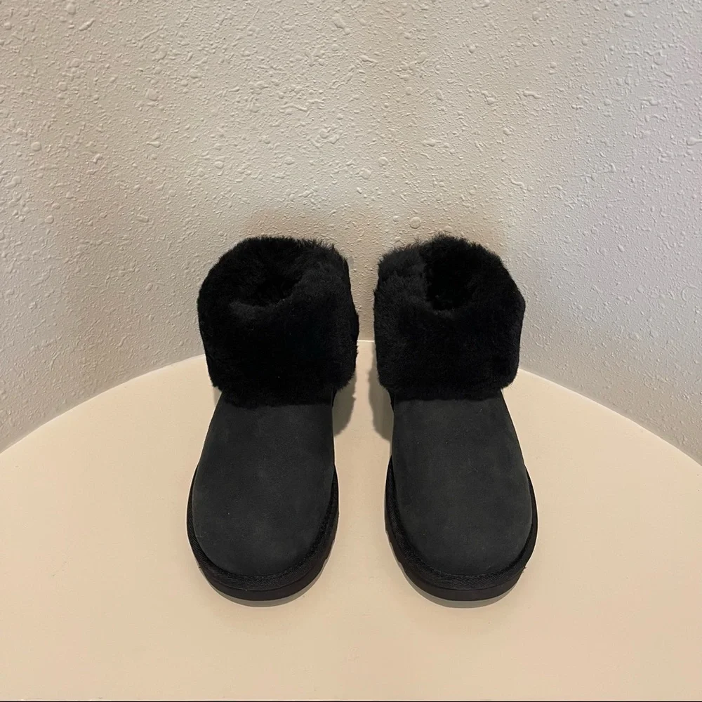 UGG Women’s Short Fluff Black Ankle Boots Size 6 NWT